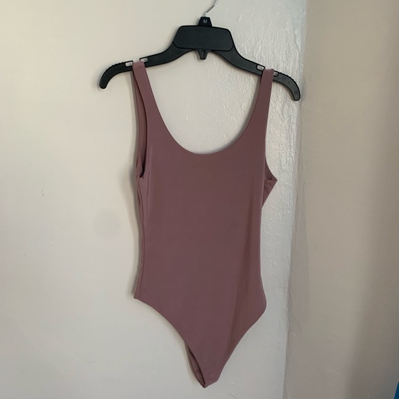 Lauras Boutique Riri low back bodysuit Mauve NWOT - Picture 2 of 4